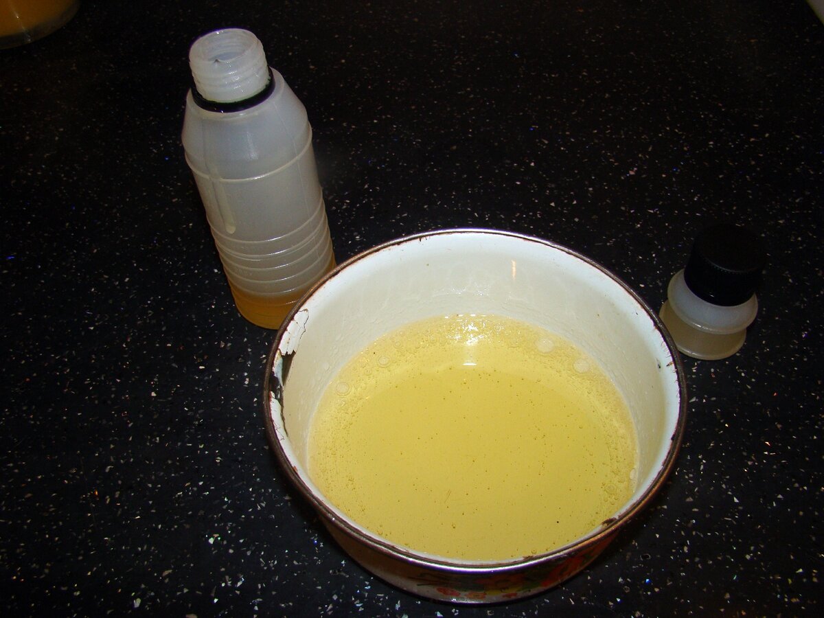 Проверить мед в домашних условиях водой. Проверка меда. Мед испытания. Проверка меда водой. Проверка мёда на натуральность йодом.