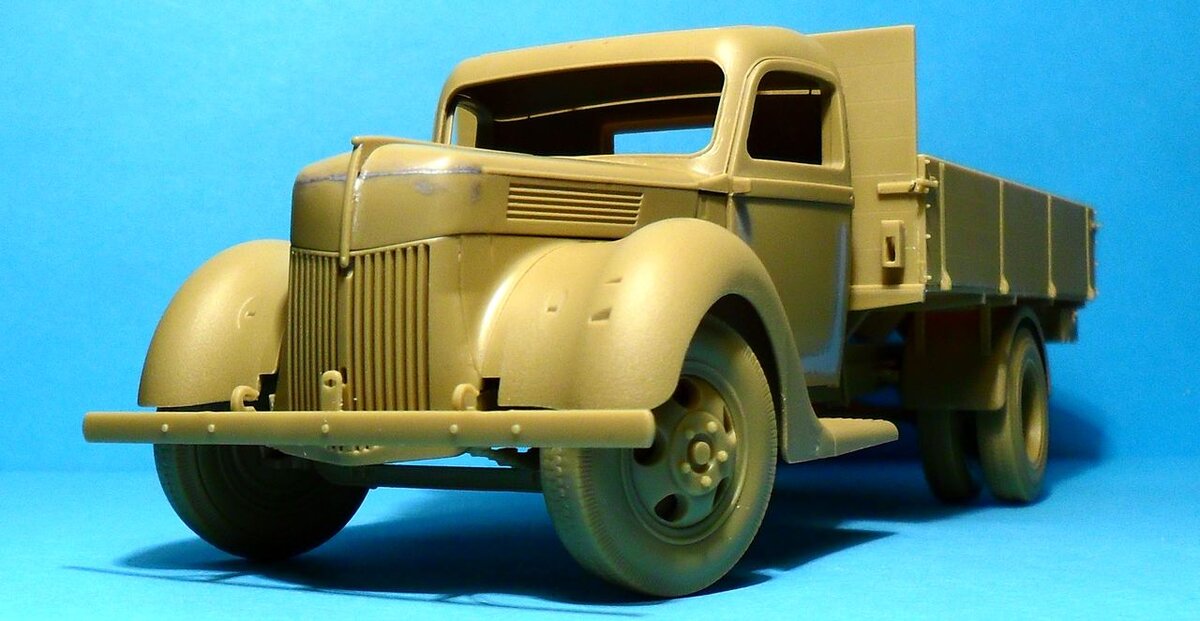 Сборная модель WWII British Army Closed Cab cwt 4x2 GS Truck