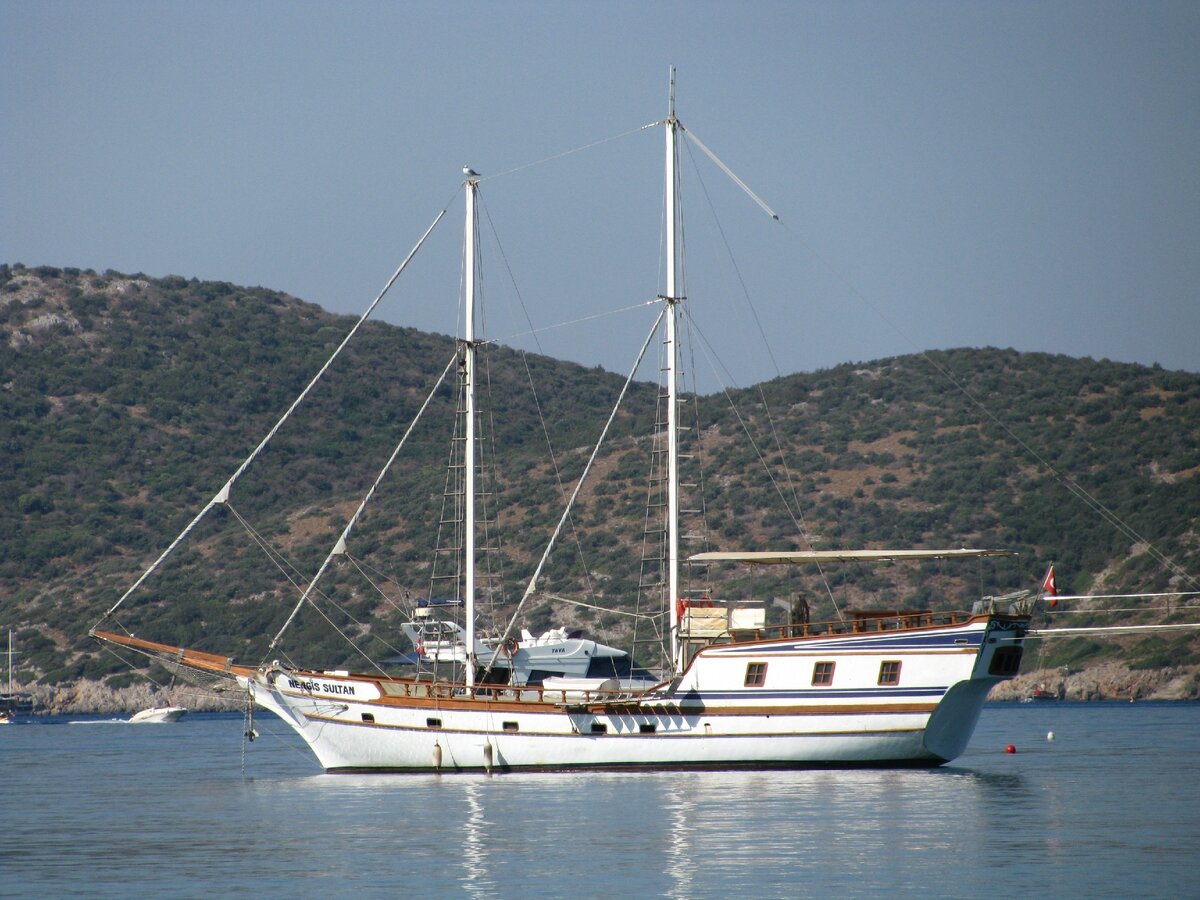 ... и белые яхты