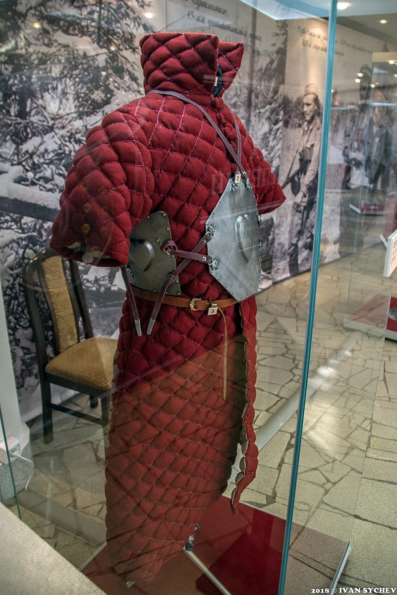 Тегиляй дополненный зерцалами в Тульском музее оружия. Источник: https://zen.yandex.ru/media/zapiski_ot_ivana/dospehi-tulskogo-muzeia-orujiia-5bfed1ed9f25000ae1f792b5