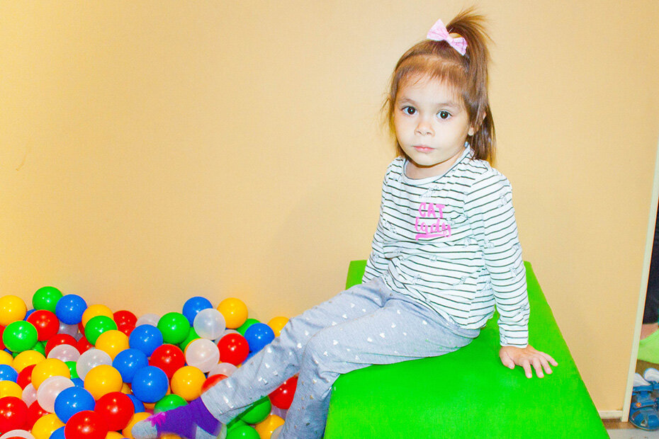 А через полгода Милена стала пошатываться при ходьбе