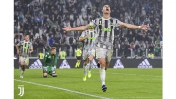 Фото: juventus.comФотографию костюма португалец опубликовал в своем Инстаграм. На ней 34-летний игрок изображен в костюм клоуна, который сидит на плечах у другого клоуна.
