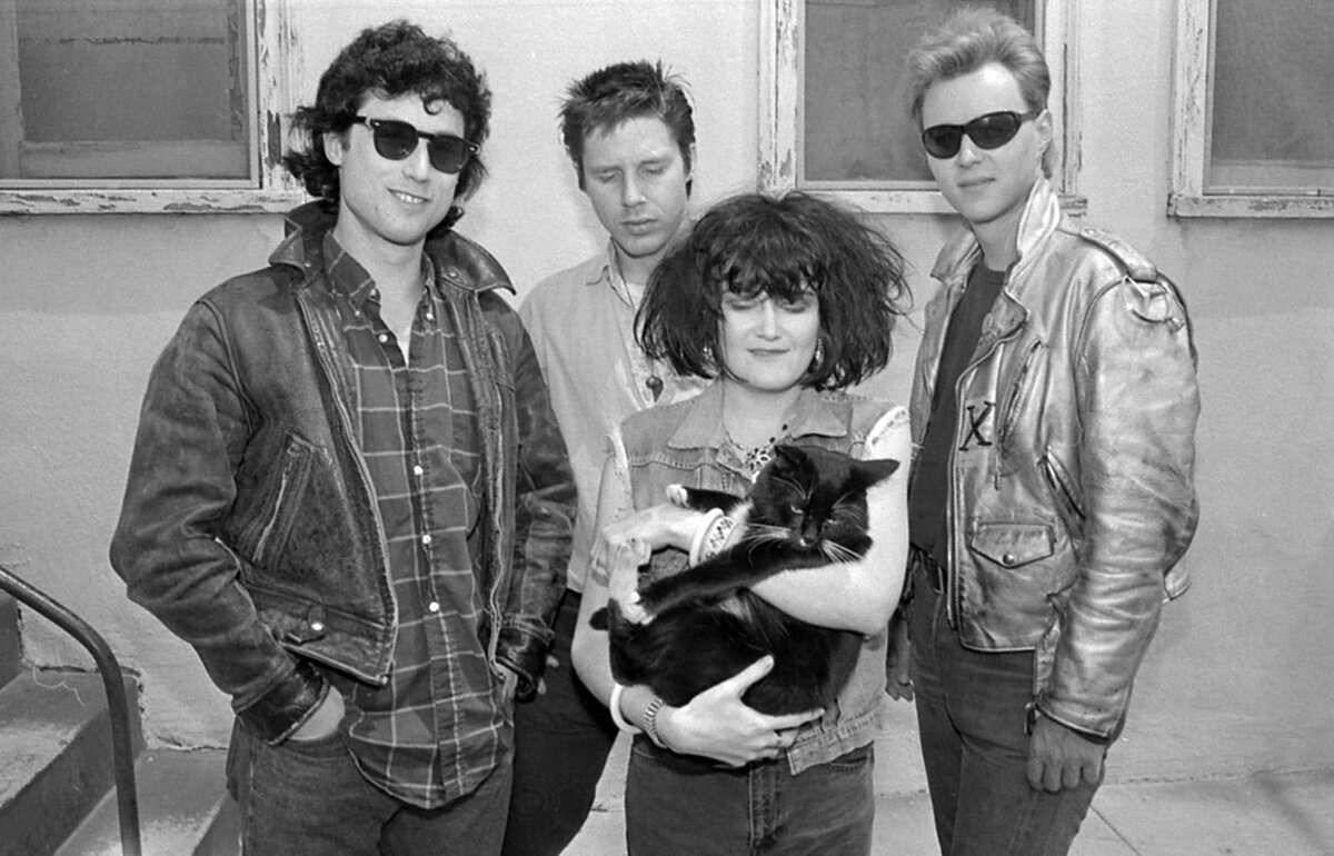 фото: https://www.kqed.org/news/10973520/l-a-s-punk-history-comes-to-light-in-under-the-big-black-sun