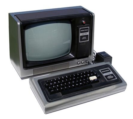  Компьютер TRS-80 model1. Фото с сайта boardgamegeek.com