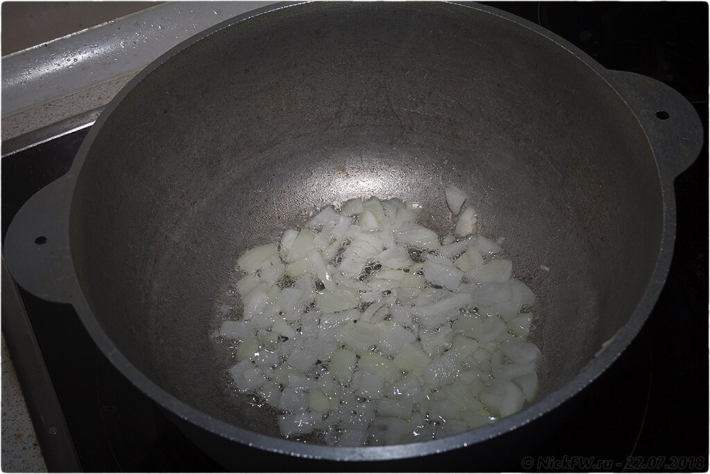 2. Тушёная картошка со свиными рёбрами [© NickFW.ru]