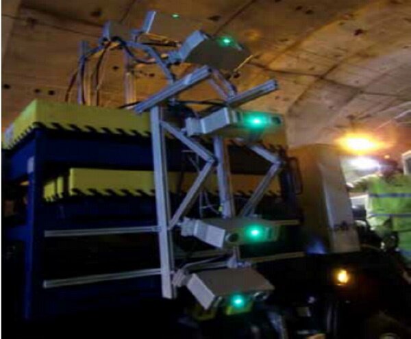 Лазерная установка для обследования поверхности стен туннеля.