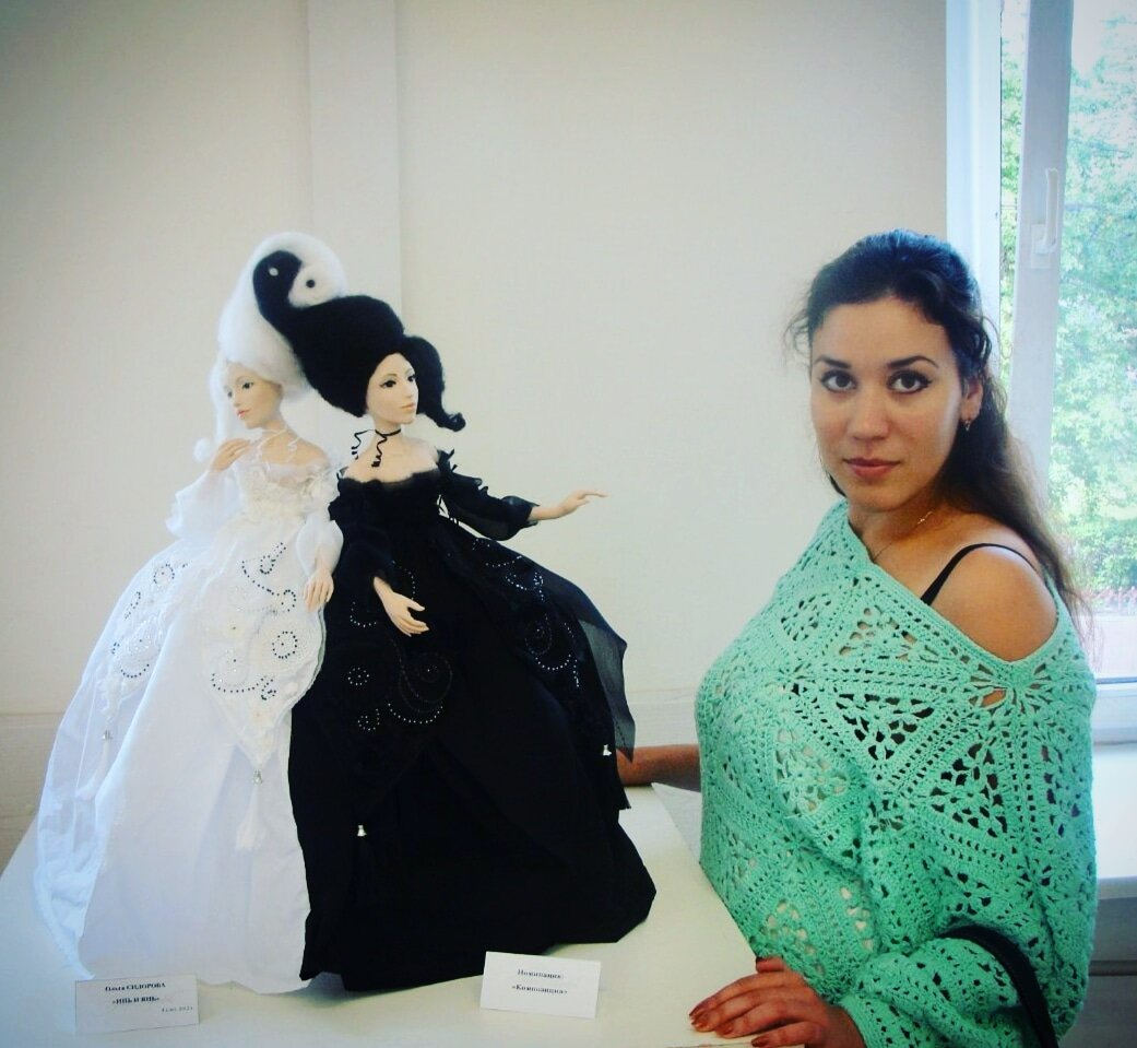 На выставке кукол "Инь и Янь".