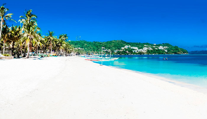 Боракай — один из островов Филиппин, общепризнанный в 1996 году как самый прекрасный в мире. Спокойная, теплая вода и мягкий песок делает его пляж одним из наилучших в Азии, пребывая на котором можно наблюдать один из самых красивых закатов в мире.