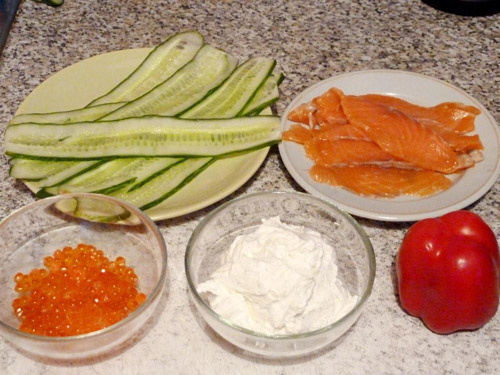 Закуска из огурца и семги «Рождественские свечи»