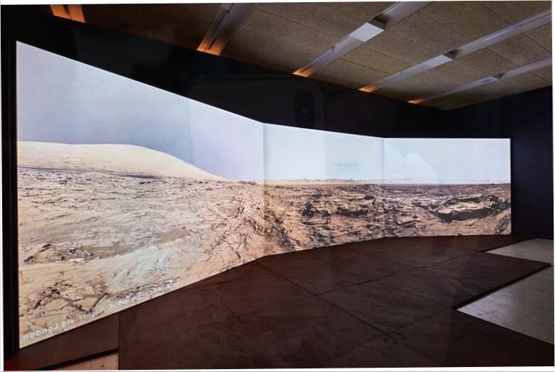 На выставке представлена информация о Марсе и о технологии, необходимой для пребывания там человеческого экипажа