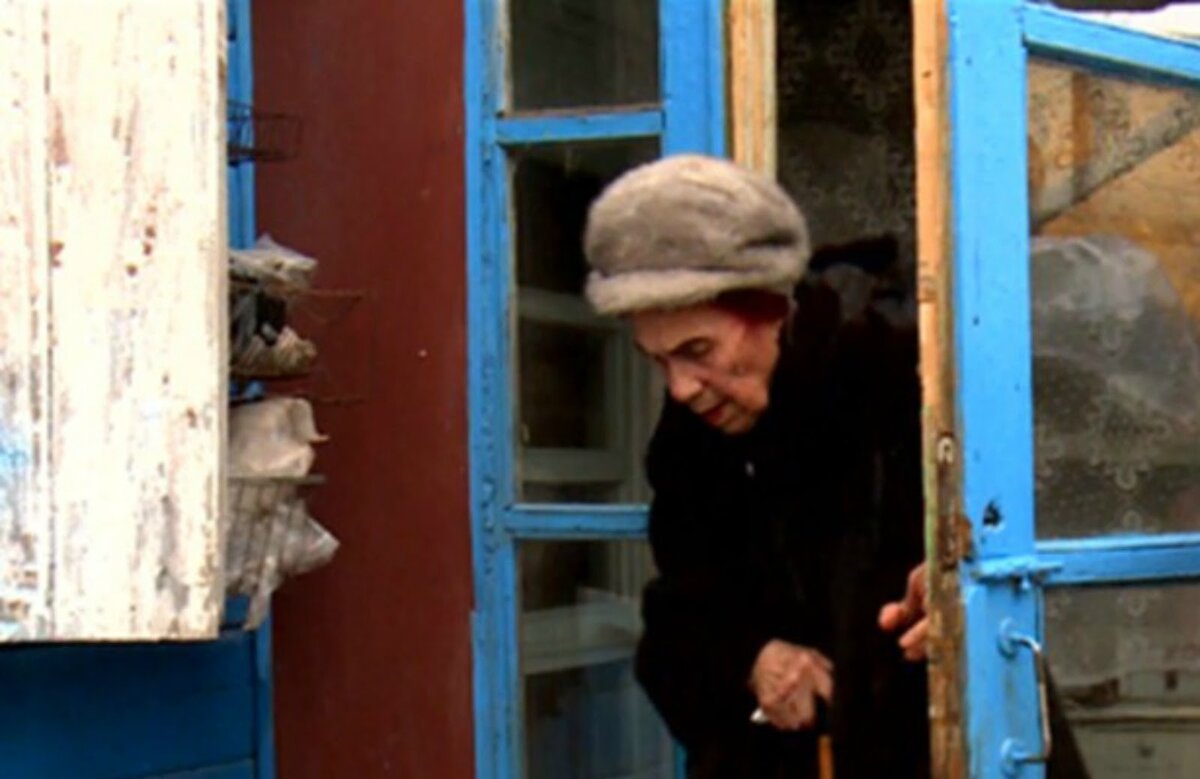 Бабушка Дмитрия Дюжева проживает в нечеловеческих условиях в деревне