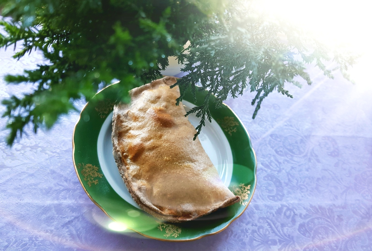 Пирожки с мясом, только из духовке. 