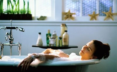 в одиночестве можно быть по-разному, например. посвящая время себе