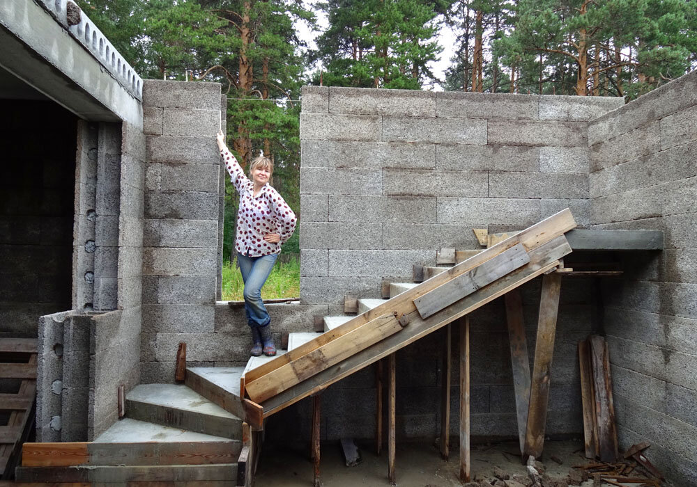 Купил недорогой лазерный уровень. Очень доволен и показываю со всех сторон.