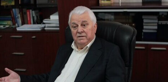 По словам Кравчука, Зеленский говорил о том, что Вторая мировая была спровоцирована заключением союза между СССР и Германией. Также он рассказал о личной встрече Адольфа Гитлера и Иосифа Сталина во Львове.В источнике
Оценить797
449
С чего всё начиналось
Первый президент Украины Леонид Кравчук рассказал в эфире программы "60 минут" на телеканале "Россия 1" о "встрече" Адольфа Гитлера и Иосифа Сталина, которая якобы состоялась во Львове перед началом Второй мировой войны.