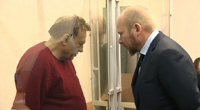 Олег Соколов со своим адвокатом в суде. Фото из ТГ-канала "78 новости" 