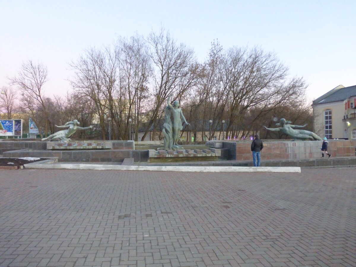 В середине Западная Двина, в нее впадают по бокам Витьба и Лучеса