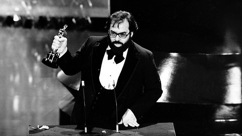 Фрэнсис Форд Коппола получает награду за фильм "Крестный отец"