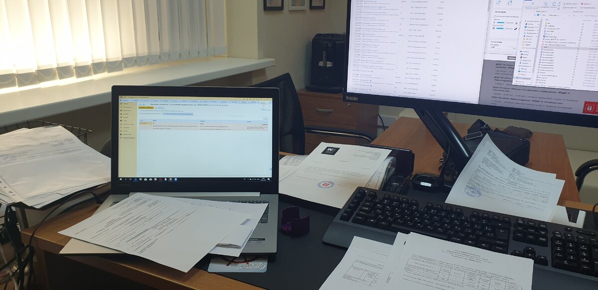 Из за ухода в социум, завалился реализм.