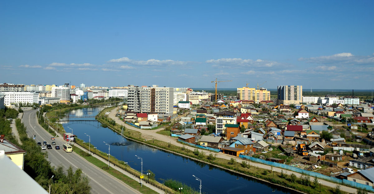 Численность города якутска. Якутск. Якутск летом. Город Якутск лето. Микрорайон залог Якутск.