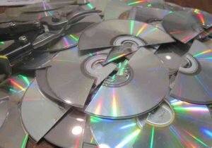 Поделки из старых ненужных CD- и DVD-дисков