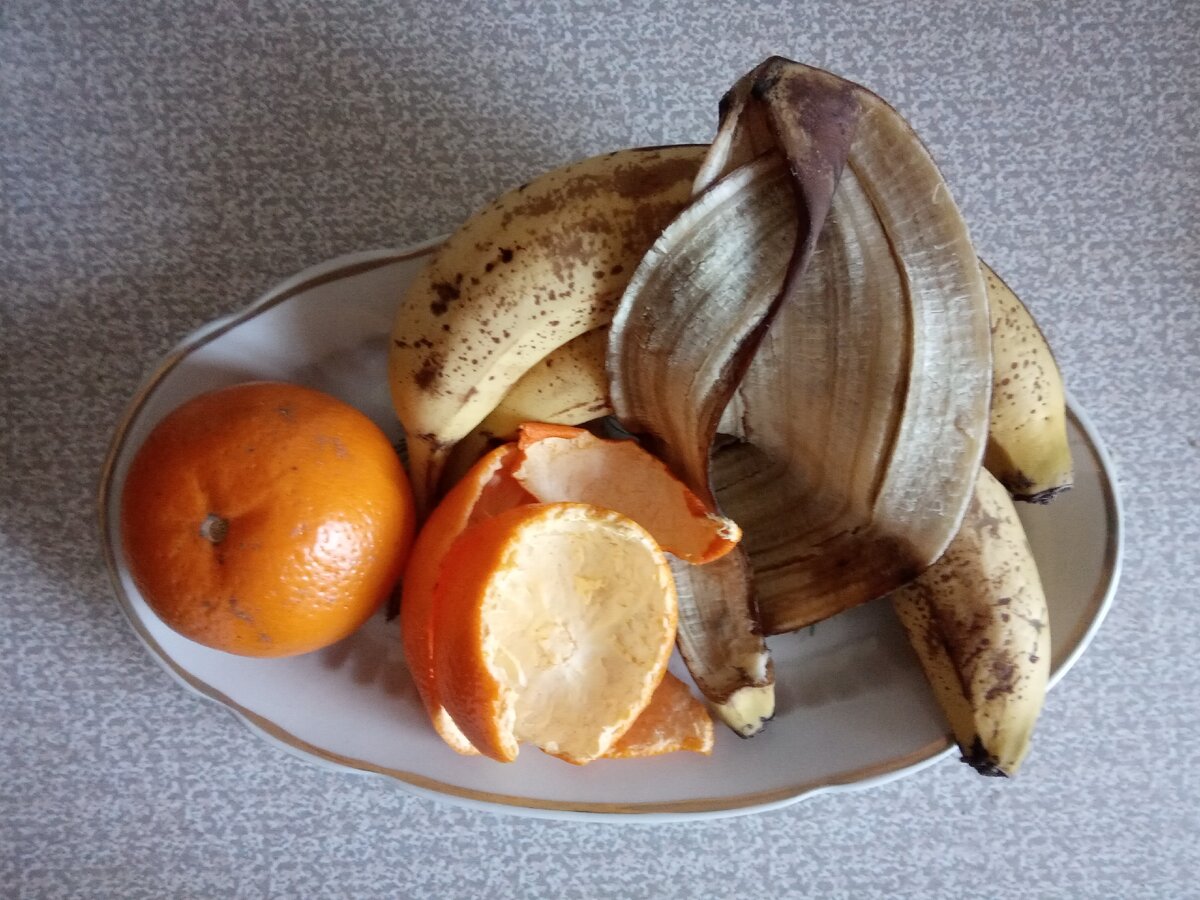 Кожура мандаринов и кожура бананов