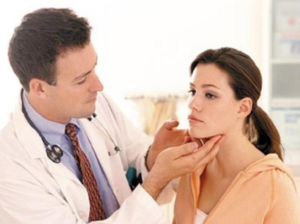 ·      развивается ОРВИ - воспаление слизистых оболочек горла вследствие вирусного заражения;