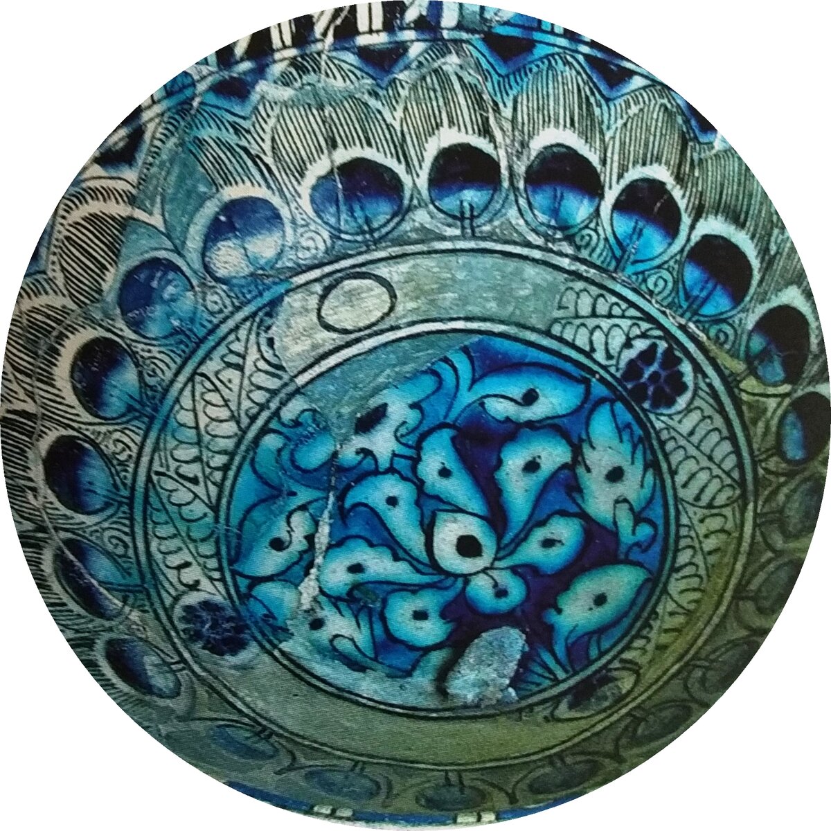 Фото кашинной чаши с подглазурной росписью XIV век. 