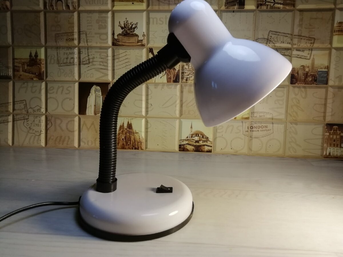 Настольная лампа Brilliant Octavia 92708/76. Лампочка для настольной лампы. Лампа настольная фикс. Настольный светильник на батарейках.