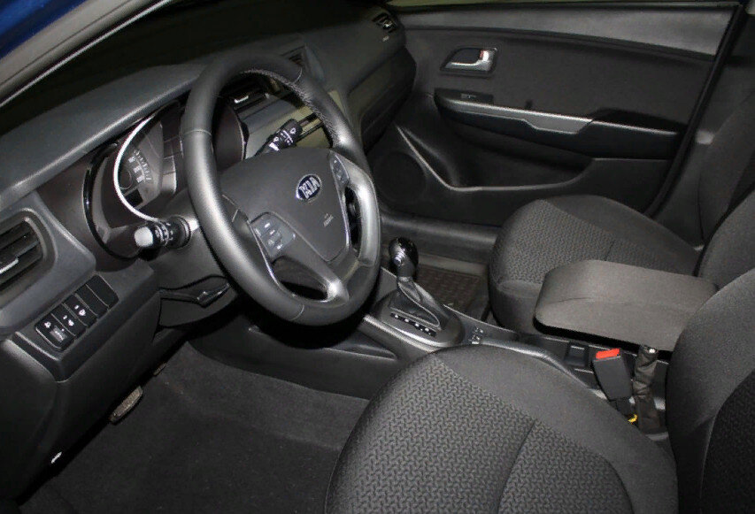 Салон приятный, все органы управления расположены удобно