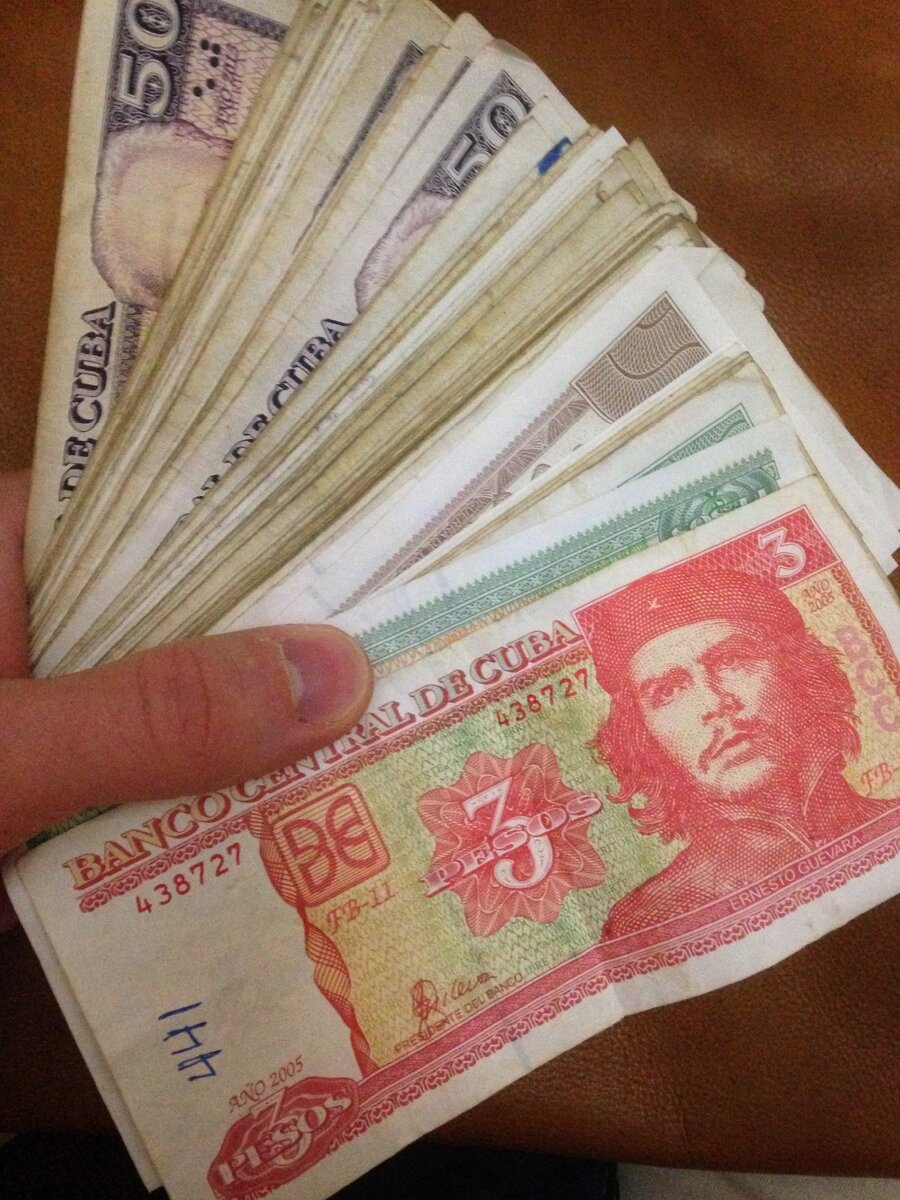 Кубинские деньги. Песо валюта. Кубинский песо. Пачка мексиканских песо.