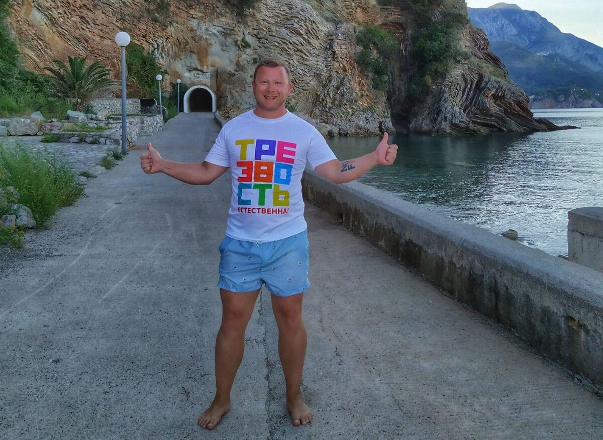 В 7:30 утра набережная в Рафаиловичах безлюдна.