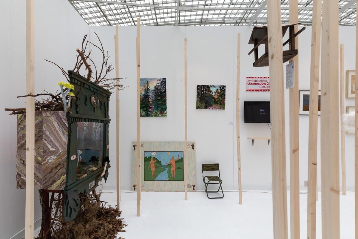 Стенд галереи JART на ярмарке COSMOSCOW 2020