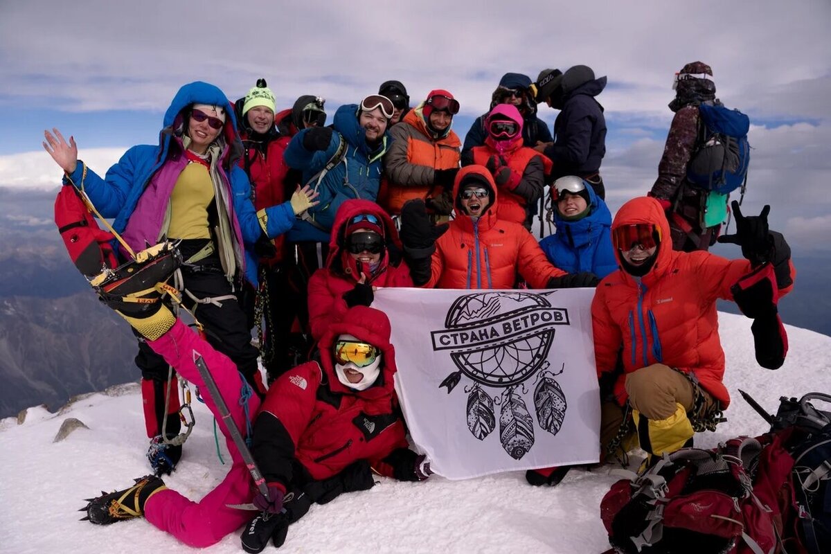 Одна из групп на вершине Эльбруса.