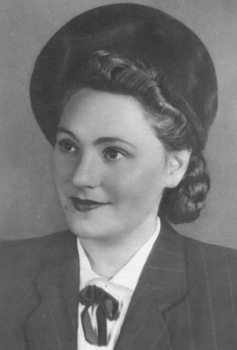 Она теряла всех, кого любила. На склоне лет лишилась и главного дела всей своей жизни. Буфетчица из кино 