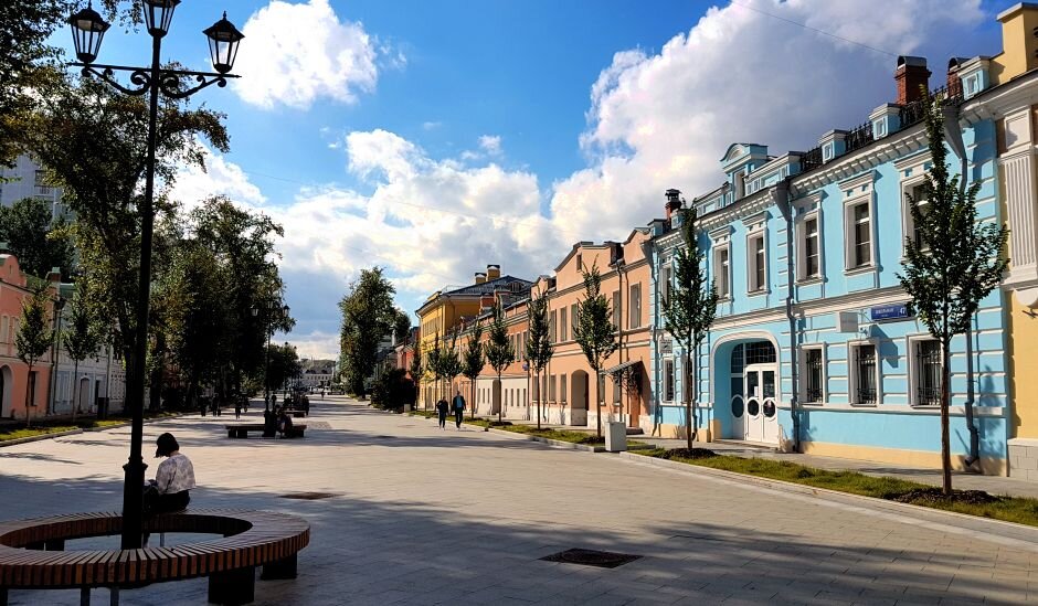 Историческая, одна из самых интересных, кинематографичных и "инстаграбельных" улиц Москвы. Лето 2020.