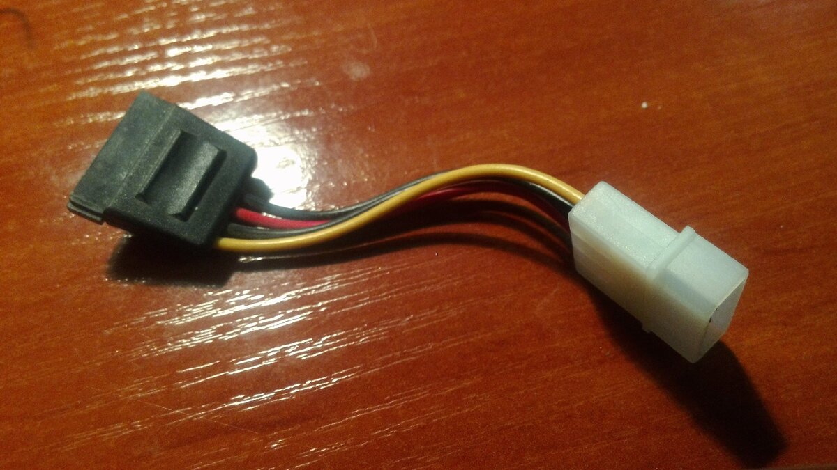 Рис.2 - Переходник SATA - MOLEX 