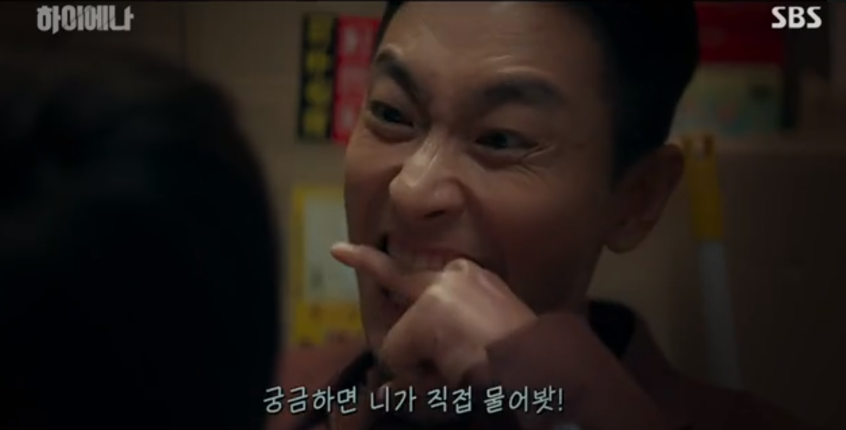 Кадры из фильма, сцена в кладовке