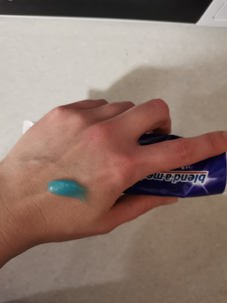 Зубная паста от рыбного запаха. Фото автора.