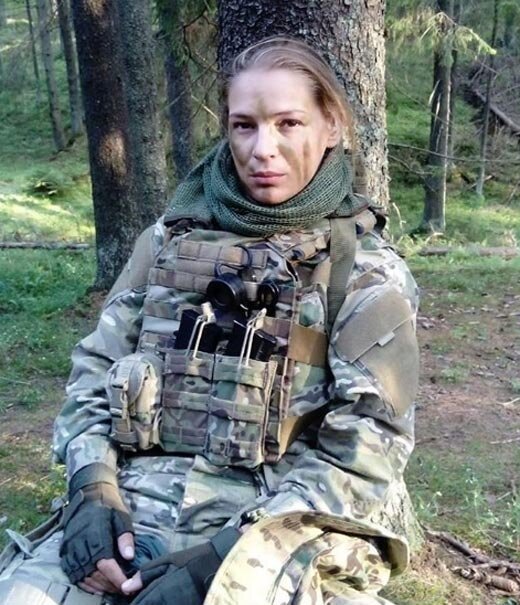 Александра Большакова(Дана) в фильме "Морские дьяволы".