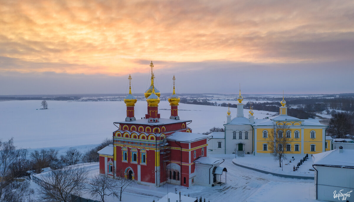 Белый город 2020. Белёвский Спасо-Преображенский монастырь. Белёвский Спасо-Преображенский монастырь белёв. Белев монастырь Спасо-Преображенский мужской монастырь. Преображенский монастырь Белев.