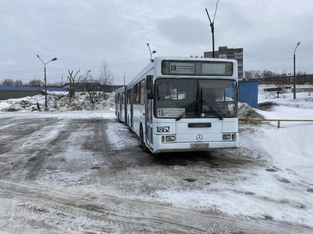 Старые автобусы «Мерседес» выкрасят в белый цвет