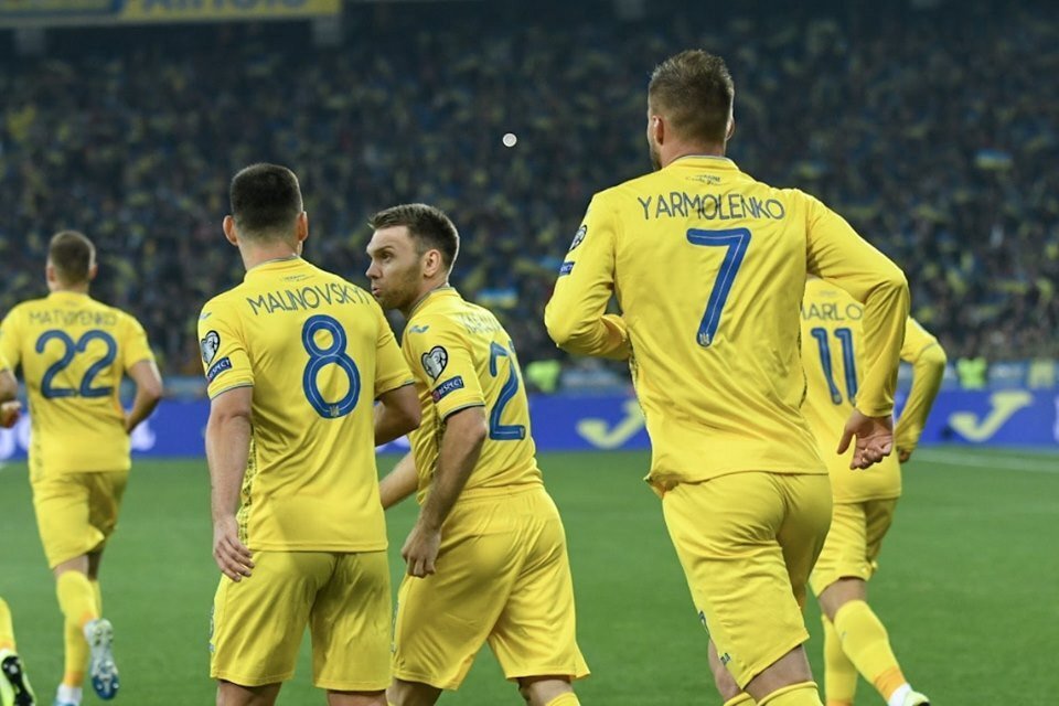 Ukraine sport. Сборная Украины по футболу. Форма сборной Украины. Форма сборной Украины по футболу. Новая форма сборной Украины.