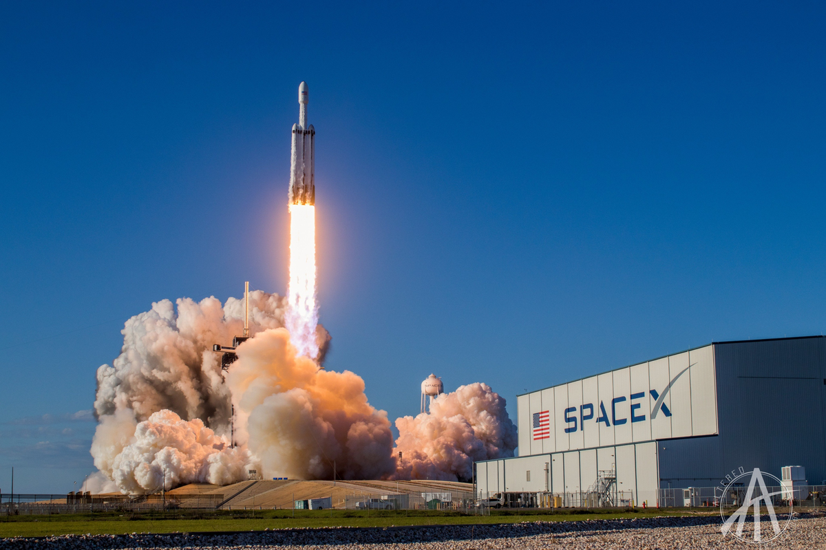 Spacex launch time. Ракета Falcon Heavy. Falcon 9 и Falcon Heavy. Илон Маск Falcon Heavy. Falcon Heavy ступени.