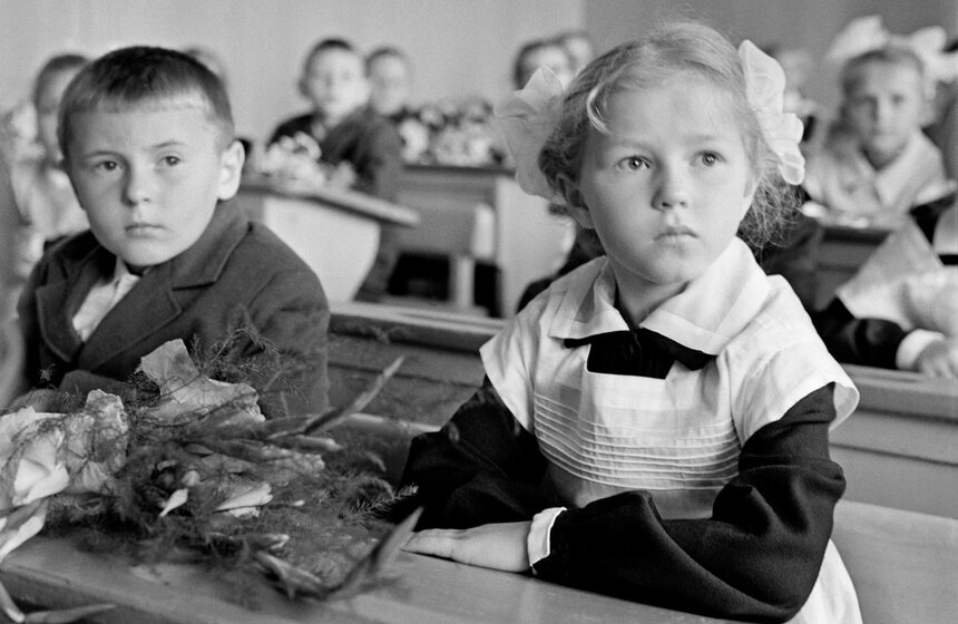 Первоклассники, 1962 год. Фото: ТАСС/ Виктор Кошевой