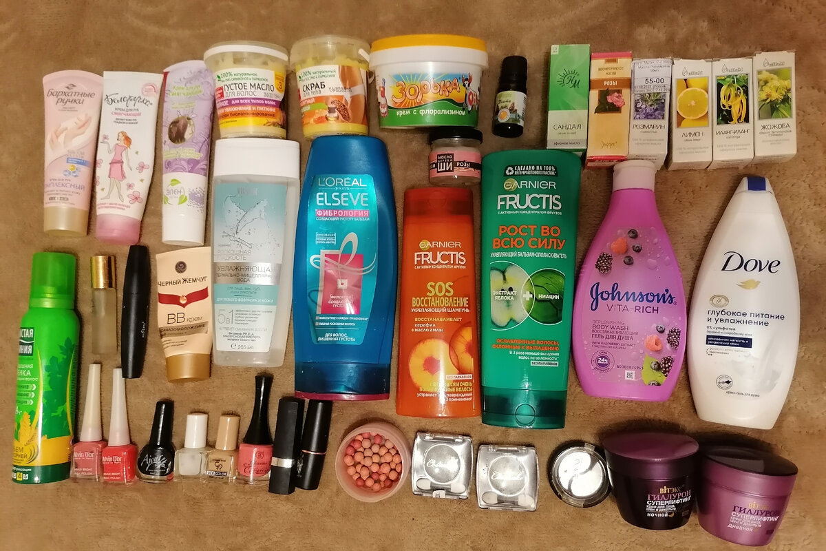 Все мои уходовые средства здесь. Кроме еще одного крема для рук - он лежит на работе