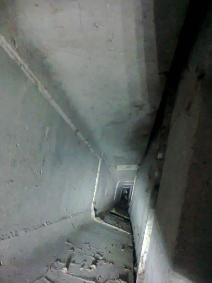 Так выглядит центральная шахта с чердака типовой панельной пятиэтажки