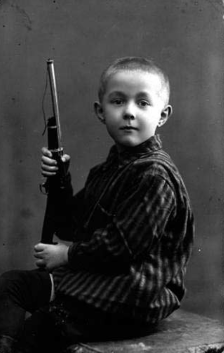 Саня Солженицын в детстве (6 лет). Фото 25 марта 1925