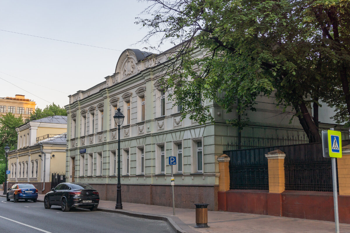 Жёлтое здание (дом 19) Дом Гончаровых