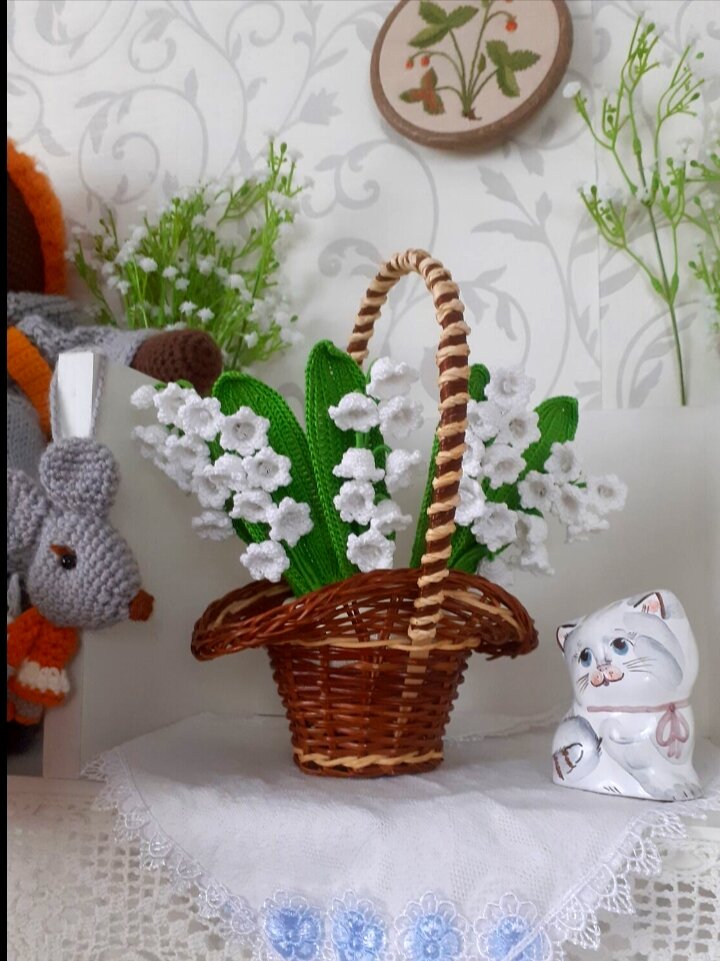 Вязанные ландыши.  Автор Вера Далаажик